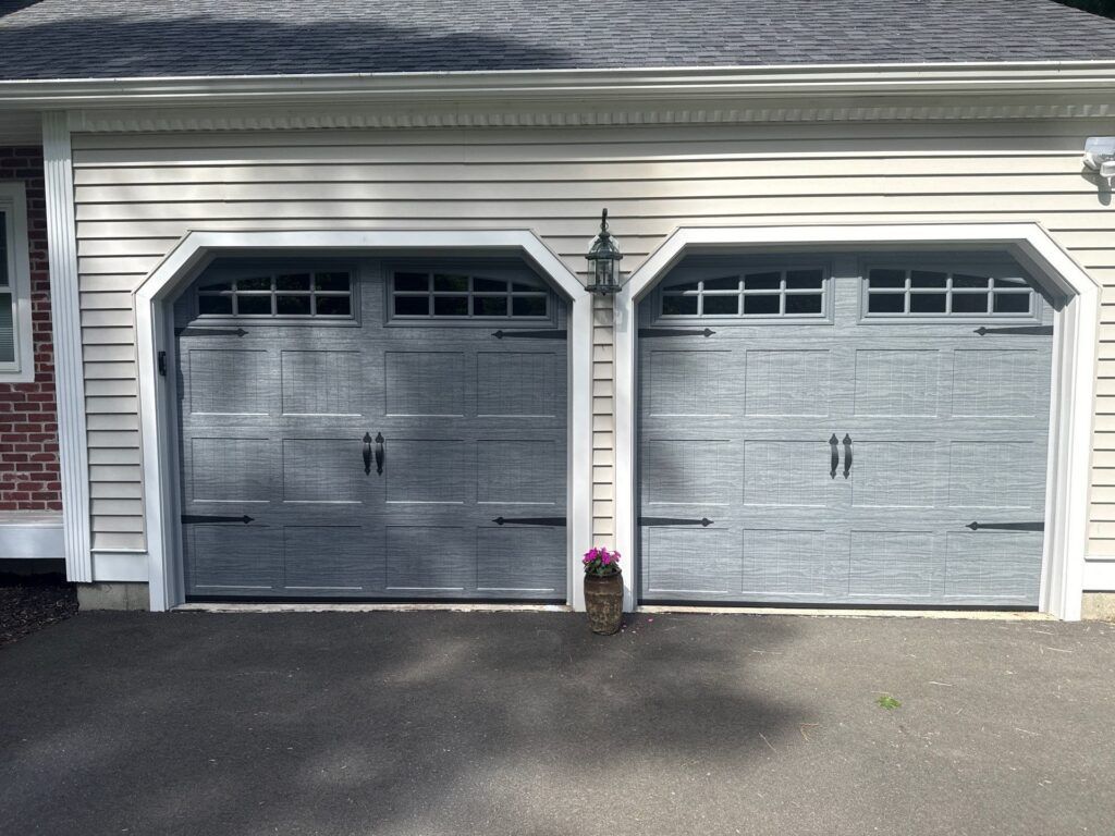 Haas 660 - Recessed ribbed panel -Greywood - 8 pane arch windows